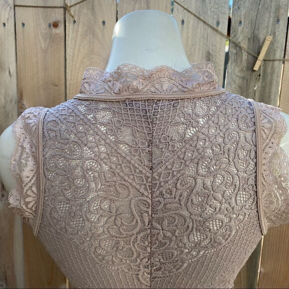 Haute Monde beige lace bodysuit size medium - Picture 6 of 13